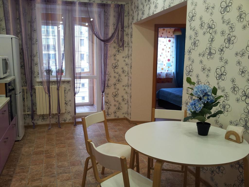 Апартаменты Независимости 168-2 Minsk Quarto foto